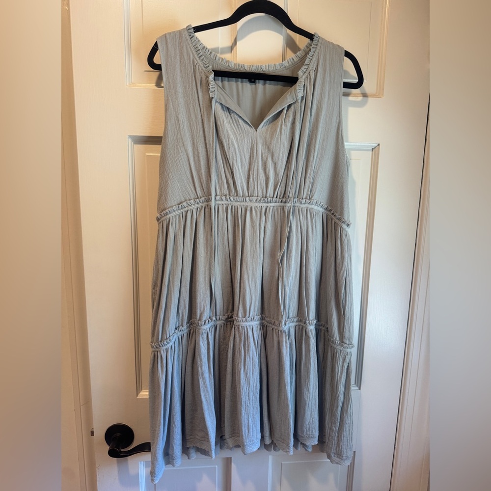 Wishlist Light Gray Sleeveless Midi Sundress